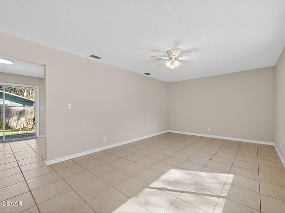3rd image of 365 Hand Ave