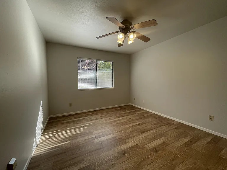 1817 Heron Ln — Photo 10