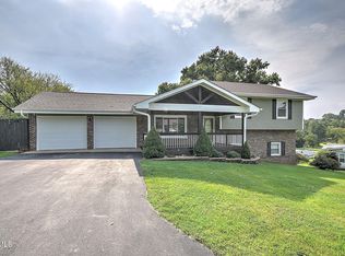 1404 Meadow Ln, Mt Carmel, TN 37645