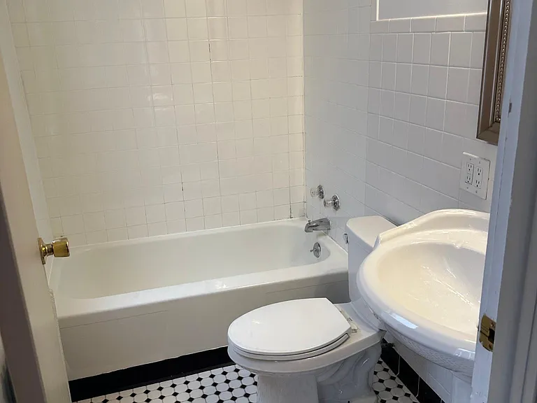 826 Elmwood Ave #3 — Photo 4