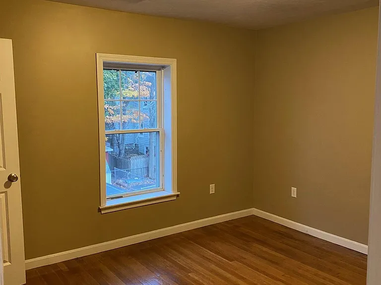 17 Whitman Ave #2R — Photo 8