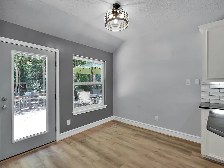 84 Oak Grove Ln — Photo 15