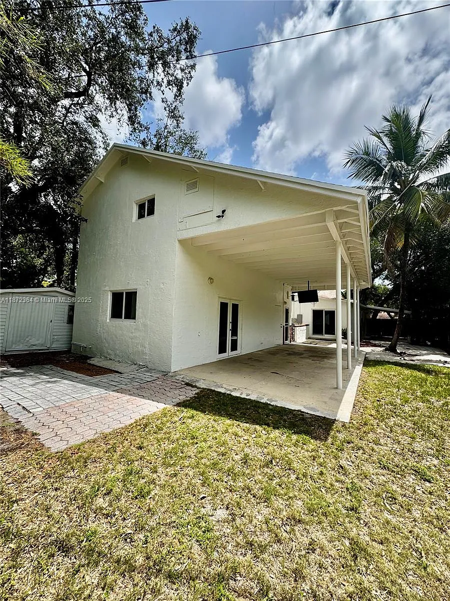 Building Photo - 1601 SW 20th Ave