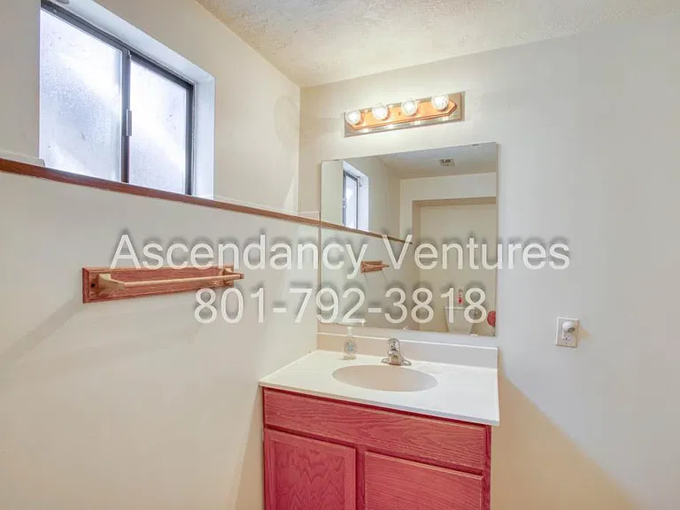 706 Buzianis Way — Photo 9