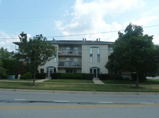 1263 Chalet Rd, Naperville, IL 60563