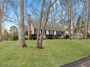 2 Robin Ln, Mashpee, MA 02649