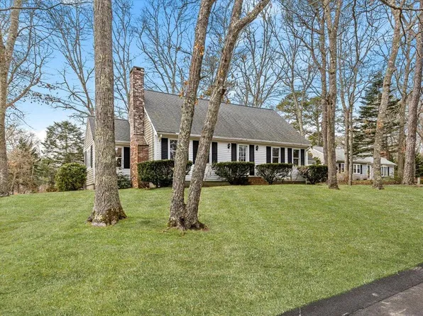2 Robin Lane, Mashpee, MA 02649