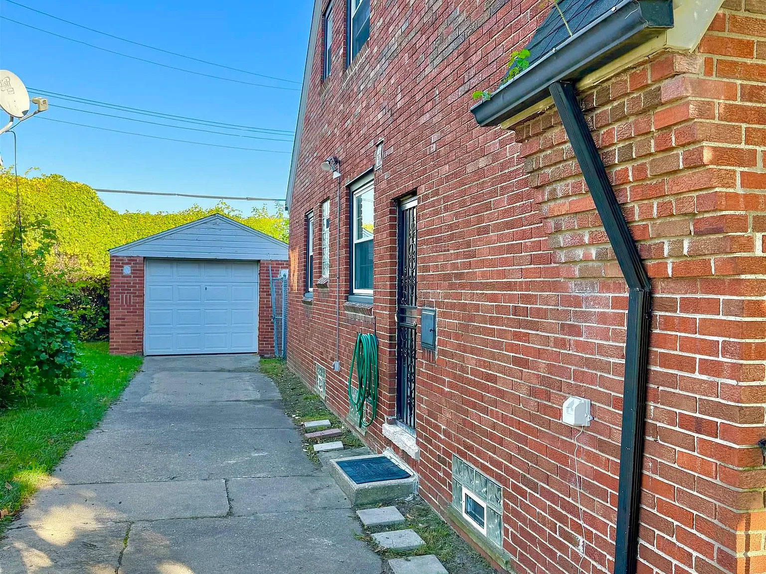 4 bed, 2.5 bath, 1404 sqft, $1,900 — Photo 3
