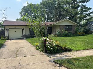 1060 Warwick Ln, Elk Grove Village, IL 60007