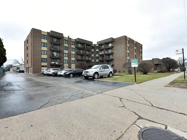 7707 W Irving Park Rd APT 211, Chicago, IL 60634