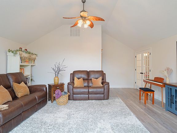 4th image of 4402 Belmont Dr