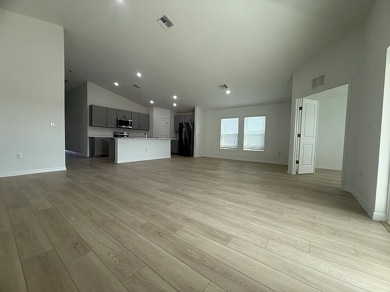 5465 San Pietro Dr — Photo 18