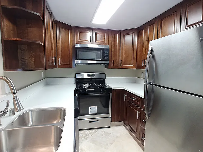 Five Star Suites — Photo 94
