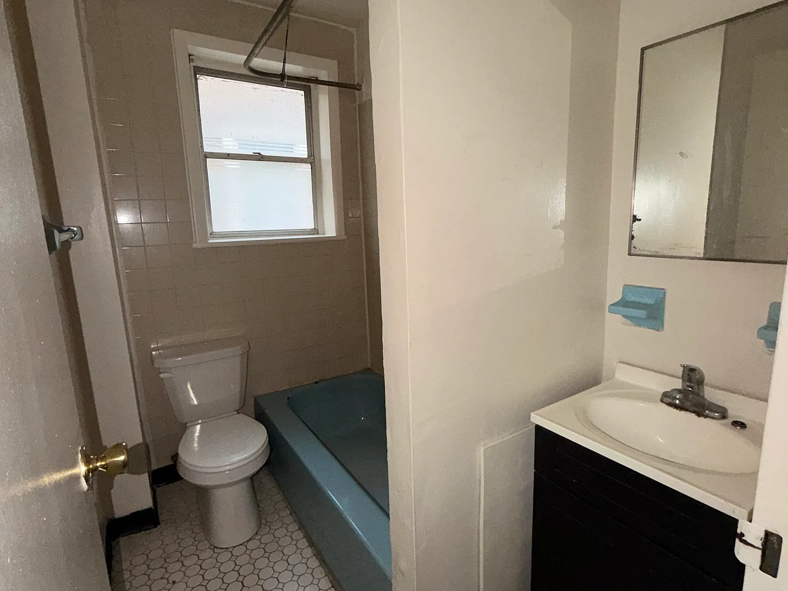 1 bed, 400 sqft, $1,165 — Photo 3