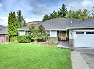 4711 Hillcrest Rd, Medford, OR 97504