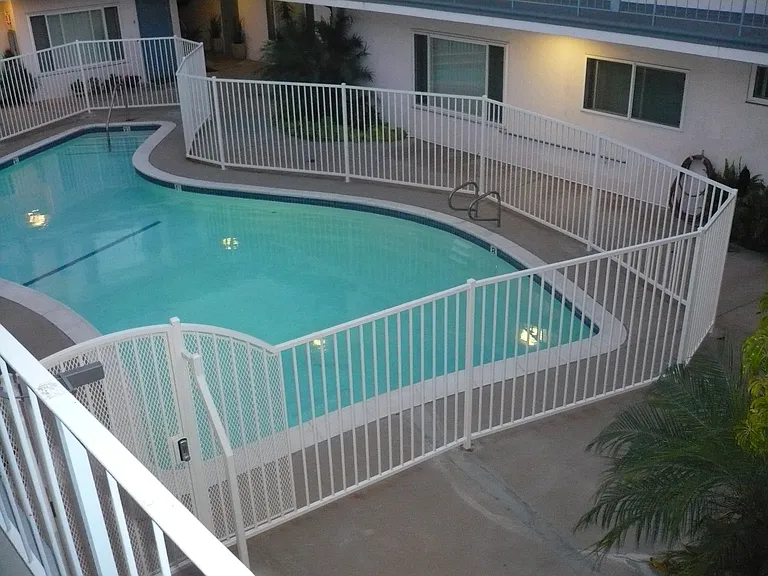 8634 Falmouth Ave — Photo 19