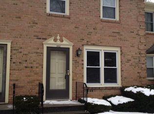 142 Point Of Woods Dr, Albany, NY 12203