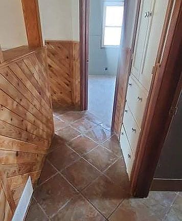 Hallway to bath & 2 bedrooms