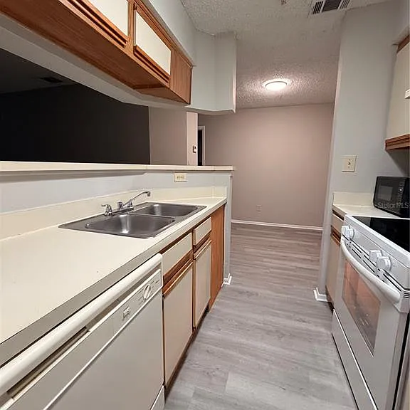 246 Afton Sq #106 — Photo 6