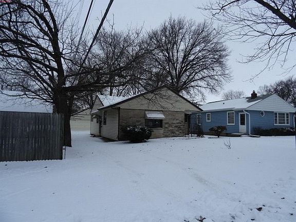 4th image of 2208 N Winnebago St