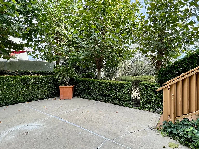 585 Bluerock Dr — Photo 8