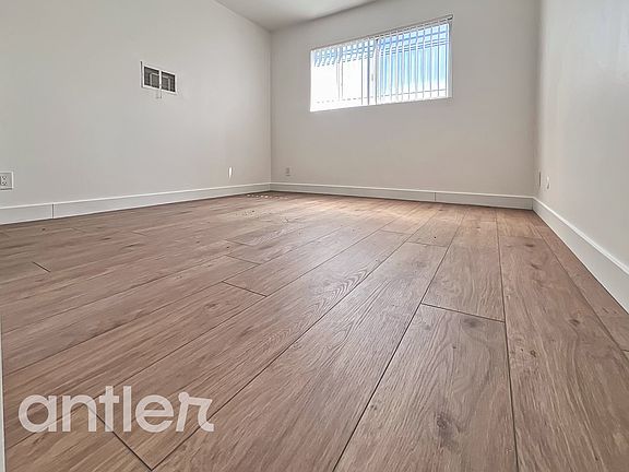 5th image of 1903 S Victoria Ave #Y205