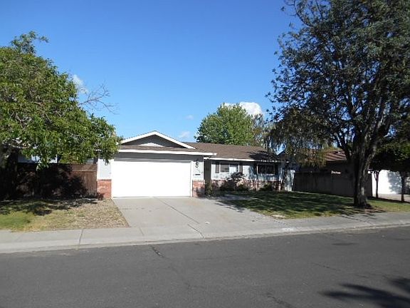 3rd image of 8138 Colonial Dr