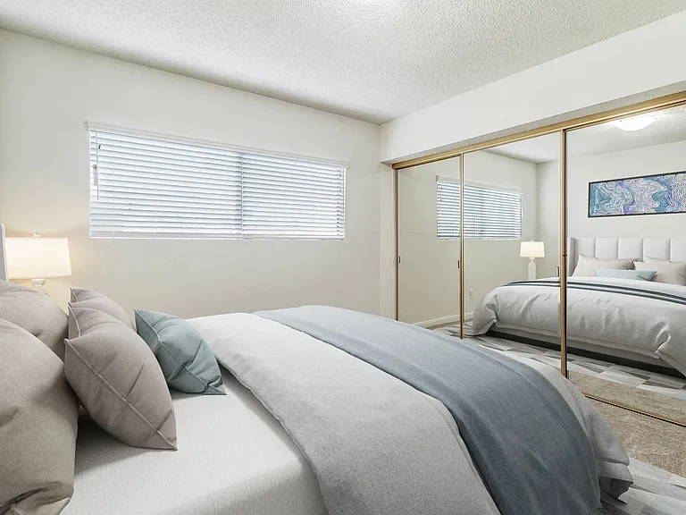 13157 Riverside Dr — Photo 21