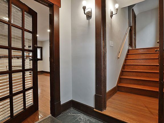 4th image of 53 E Como Ave