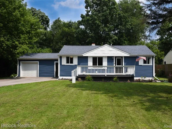 2079 Woodland Pass, Burton, MI 48519