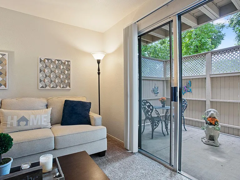 2 Bedroom 2 Bath Downstairs (Classic)