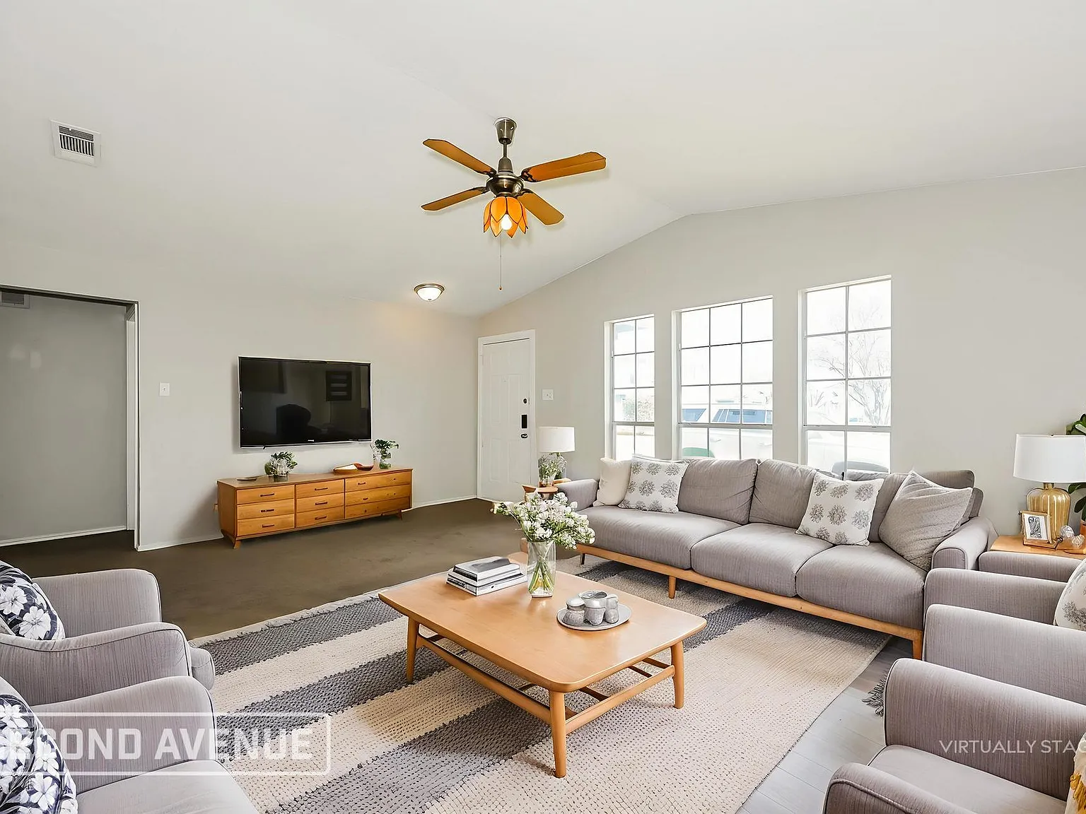 3 bed, 2.0 bath, 1196 sqft, $1,729 — Photo 2