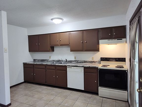 5th image of 3001 Autumn Leaf Dr #A