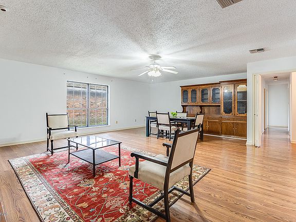 3rd image of 109 E Martial Ave