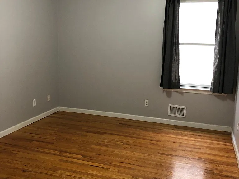 27 Mulock Pl — Photo 6