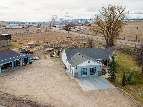 2507 Royal Vista Dr, Homedale, ID 83628