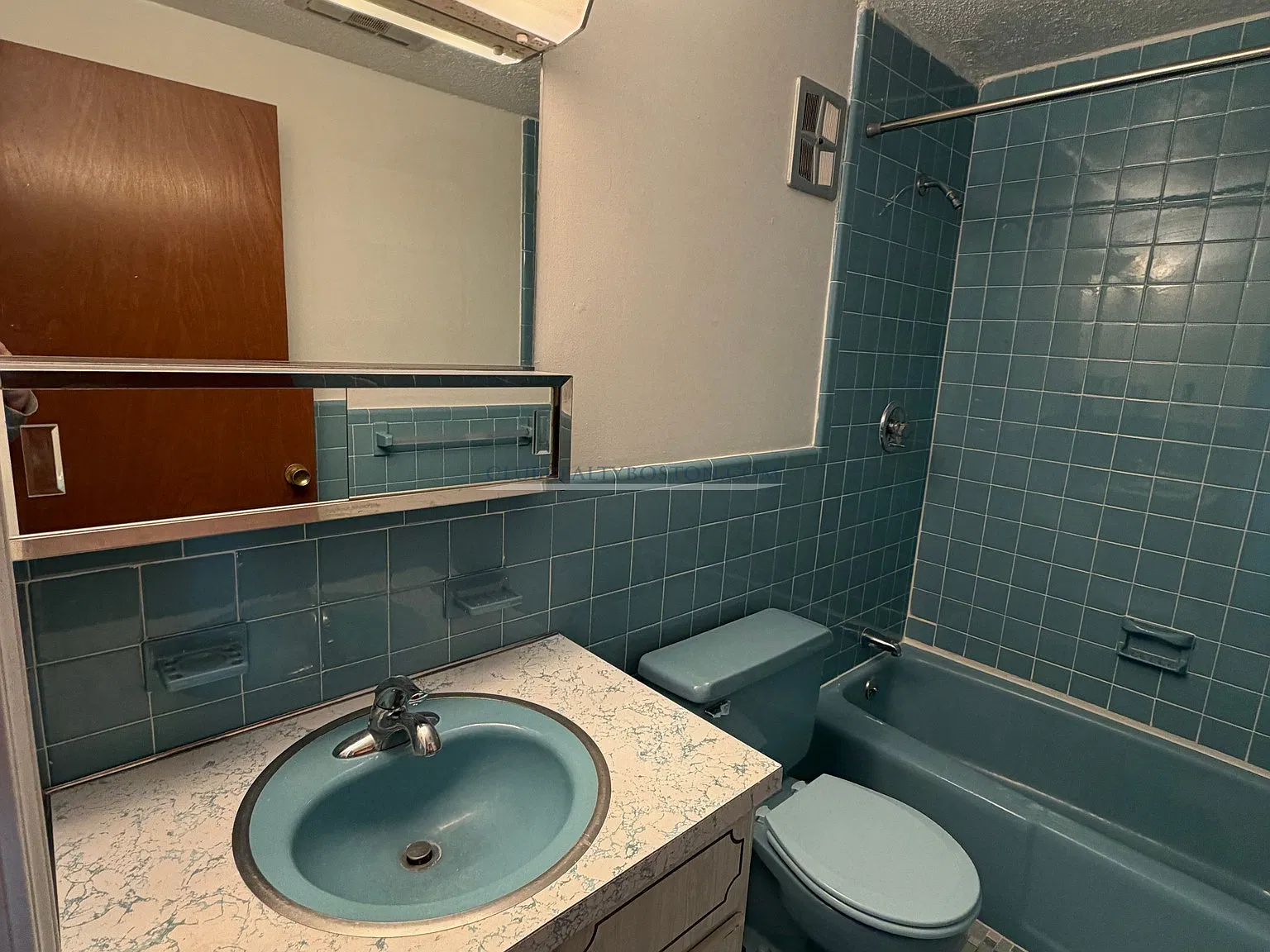 2 bed, 1.0 bath, $2,650 — Photo 2