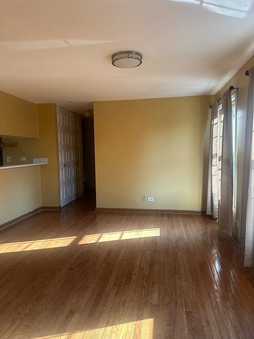 2 bed, 882 sqft, $1,900 — Photo 4