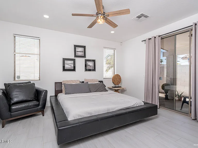 1036 E Susan Ln — Photo 6