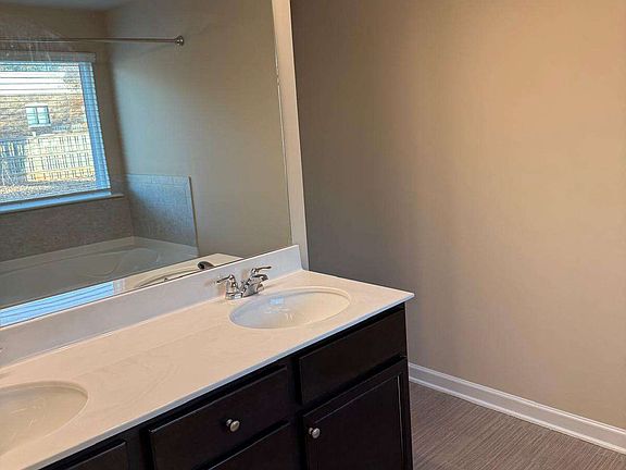 5th image of 2824 Hillside Way