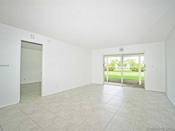 2nd image of 950 Hillcrest Dr APT 105