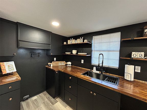 5th image of 201 Weaver Dr