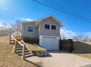 1920 W 14th St, Sioux City, IA 51103