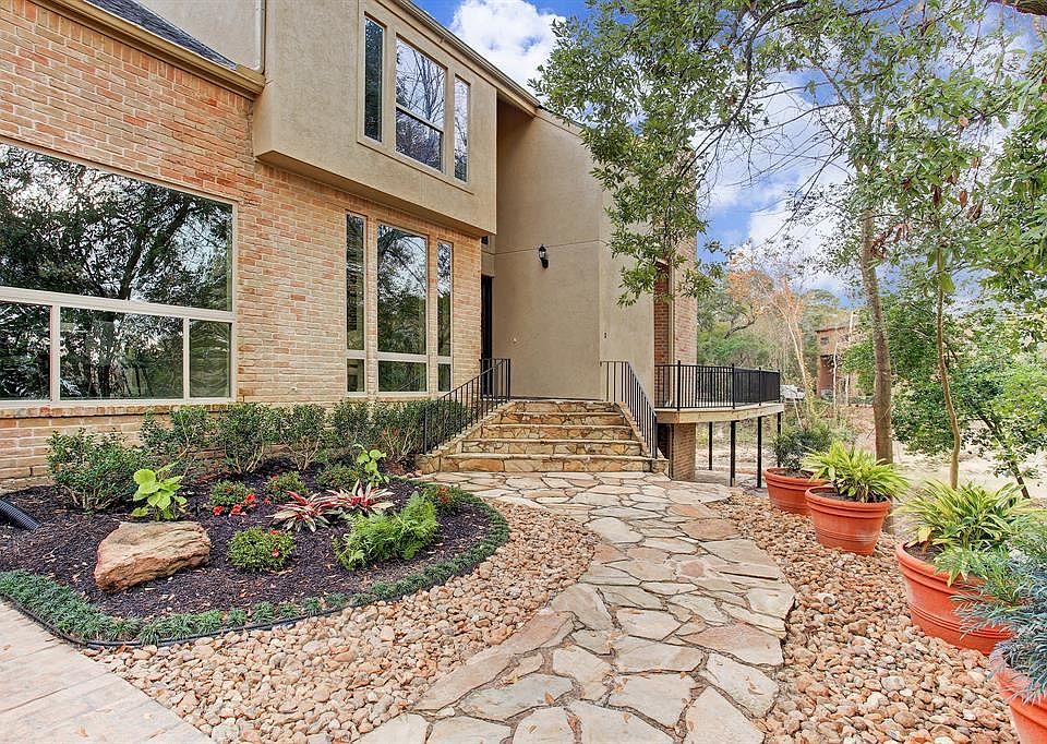 1st image of 9143 Briar Forest Dr