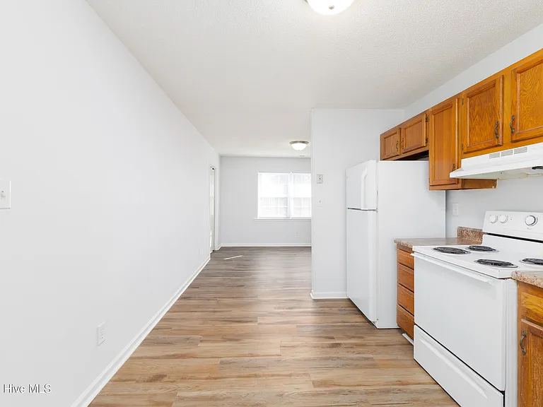 2322 Indian Dr #B7 — Photo 3