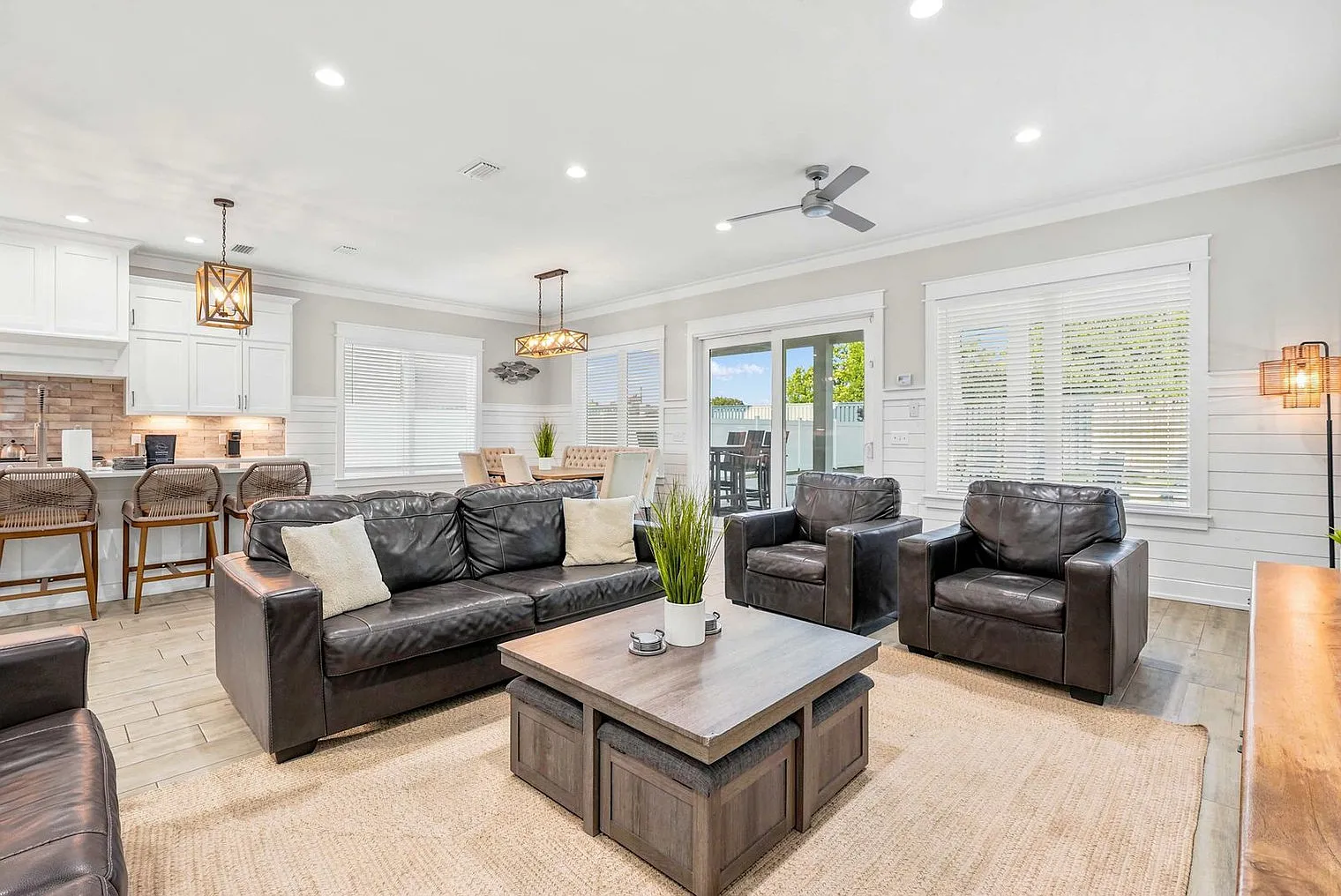 5 bed, 4.0 bath, $14,593 — Photo 1