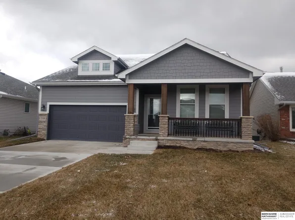2106 Hedgeapple Rd, Plattsmouth, NE 68048