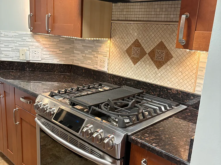560 Vine Ave #203 — Photo 7