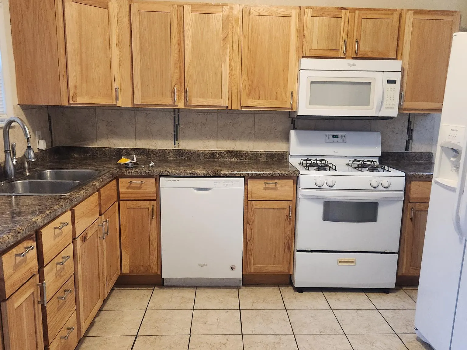 3 bed, 1446 sqft, $1,300 — Photo 3
