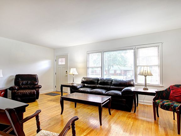 2nd image of 3305 Terrier Ln